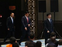 参会者步入会场