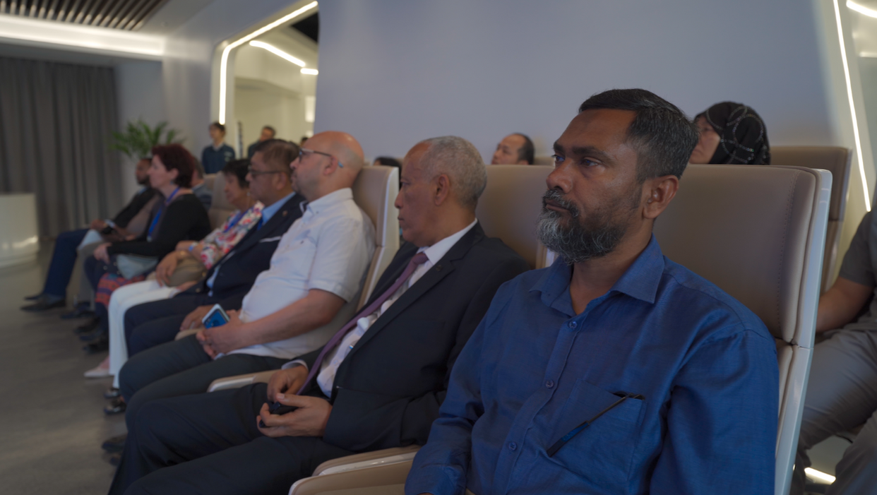 Diplomats Visit iHarbour's Experimental Platform for Energy Internet Innovation and Praise Strong Collaboration between Academia and Enterprises_fororder_1.2