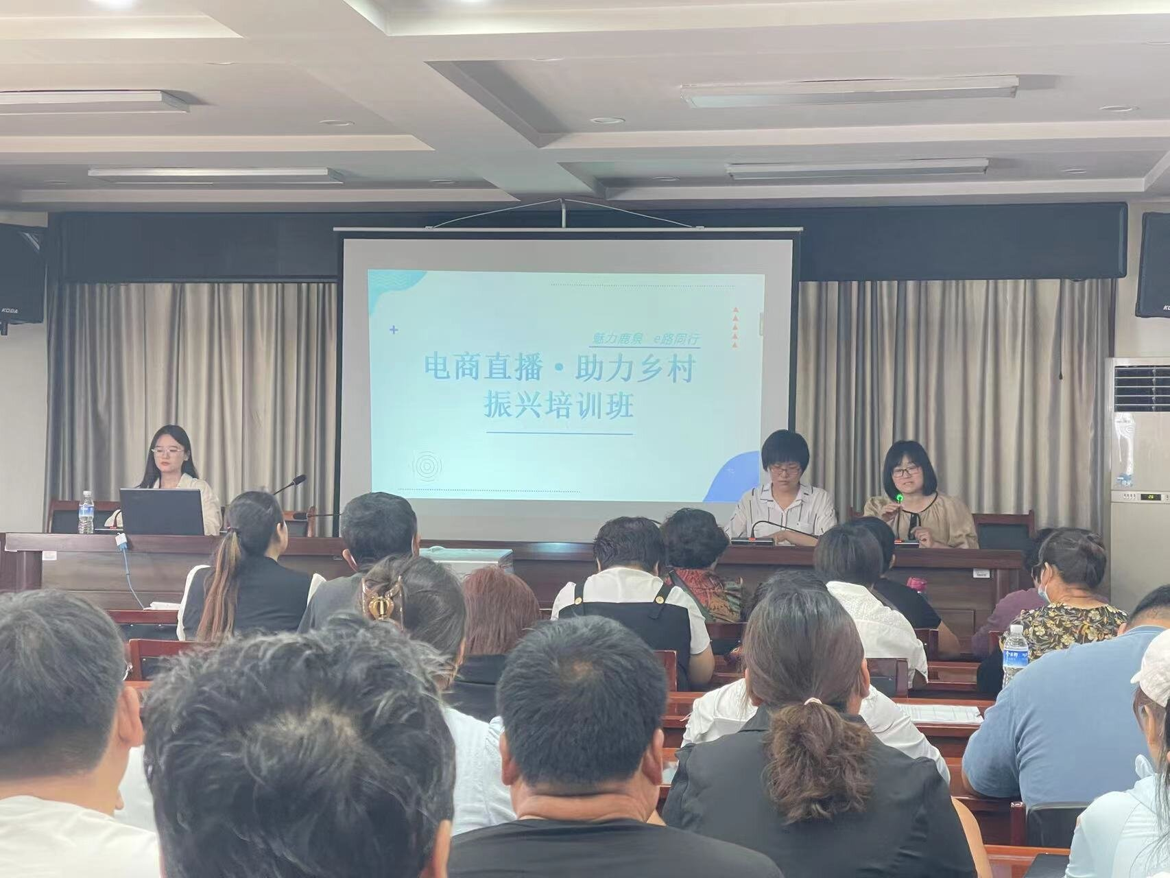 石家庄市鹿泉区：理论宣讲下基层 电商培训助发展_fororder_图片1