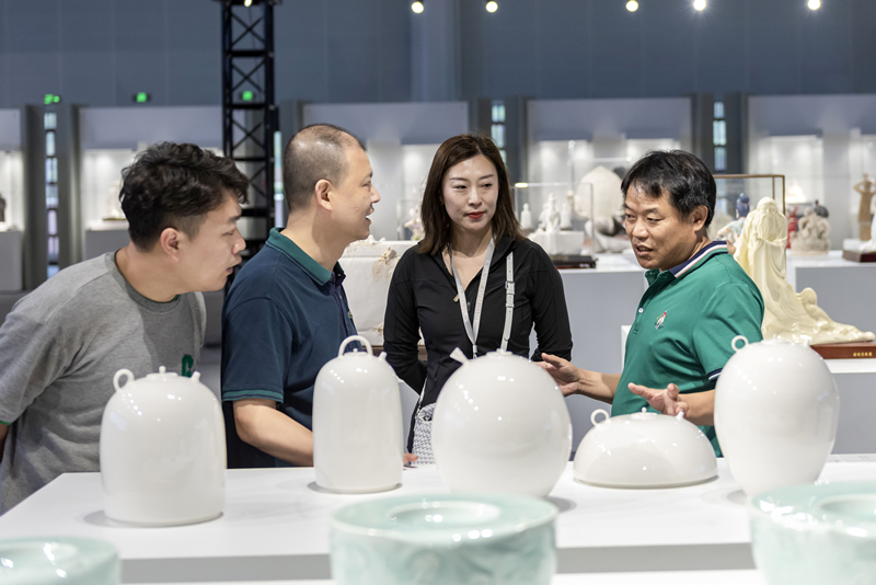 第二届德化“中国白”中国传统陶瓷艺术双年展开幕_fororder_图片2