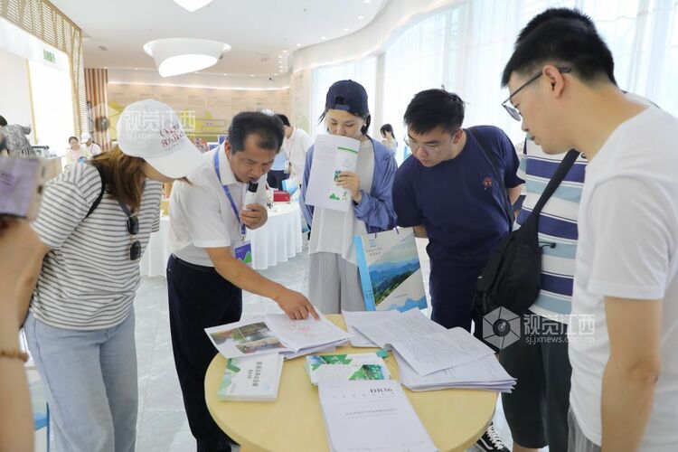 “人与自然和谐共生”网络主题宣传活动采访团走进抚州资溪