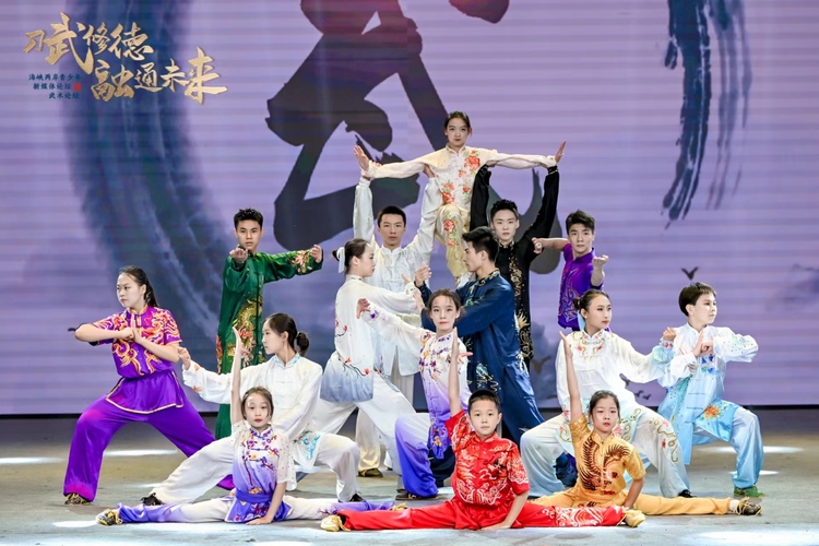 以武会友：海峡两岸青少年新媒体武术论坛举行（两岸关系）_fororder___172.100.100.3_temp_2_1_2_1_1_1c455dd9-0a5f-4546-a885-6c47049449b7