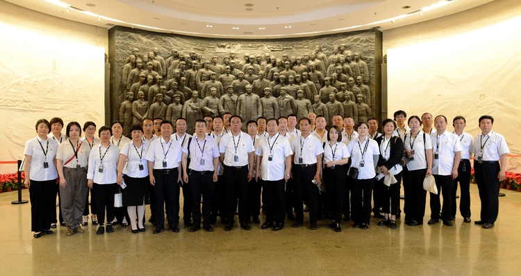 图片默认标题_fororder_南韩村镇中心学校总支部全体党员教师在西柏坡参观学习 摄影 张满生