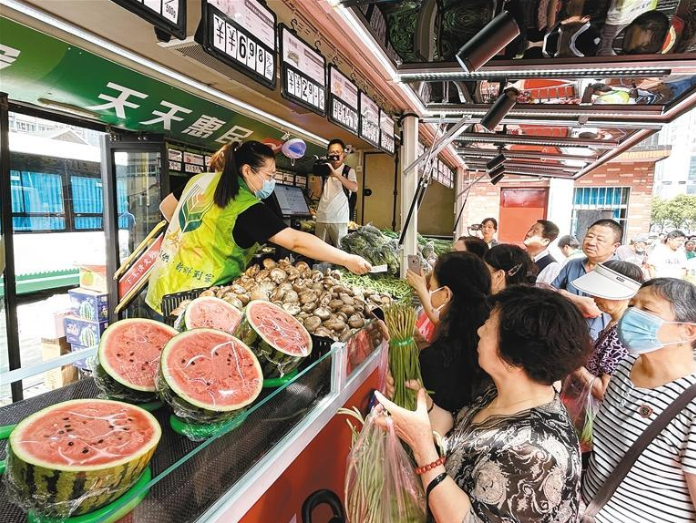 公交车“变”菜店 公交场站“变”惠民点  西北首家“公交菜篮子惠民驿站”开业_fororder_微信图片_20230621091109