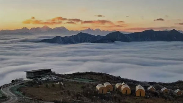 （张）世界你好，我是雅安｜畅游雅安 清凉一夏_fororder_轿顶山-供图-雅安市委宣传部