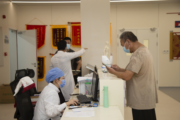 援外日记丨看了中医 失眠十多年的柬埔寨患者终于睡了个好觉_fororder___172.100.100.3_temp_9500031_1_9500031_1_1_e97ffc9c-8fc5-4d6e-9b11-7369257b7581