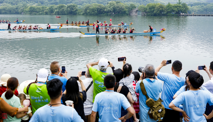 杭州湘湖上演龙舟竞渡_fororder_1687345854731_6492dabe9bcbb70001225baa