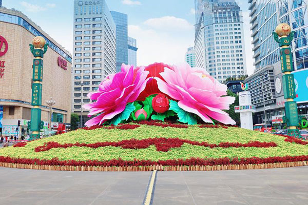 （转载）多图丨迎大运 13组生态雕塑亮相成都_fororder_NEWS_87FF3ED9AFB59DEF3C9EB5706B0A9BE6.JPG