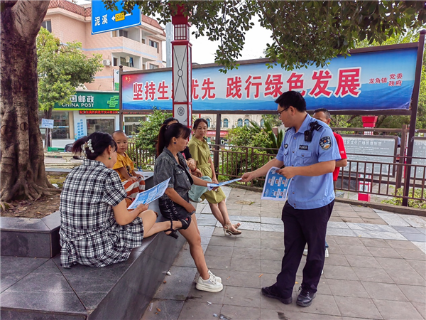 重庆云阳警方开展打击整治网络谣言宣传活动_fororder_图片1