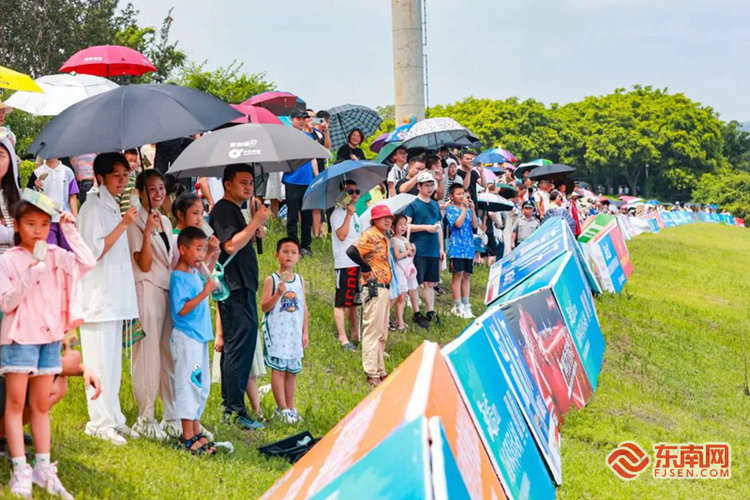 泉州惠安：龙飞凤舞闹端午 传统民俗放光彩