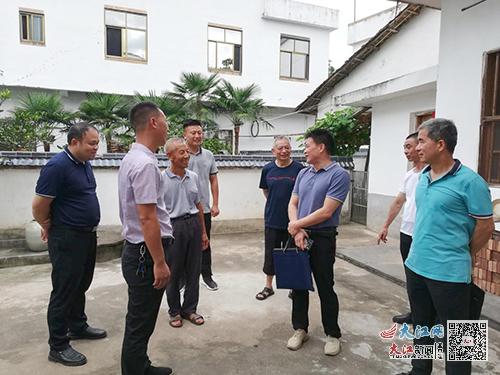 省卫健委在赣县区开展“全国示范性老年友好型社区”现场复核工作