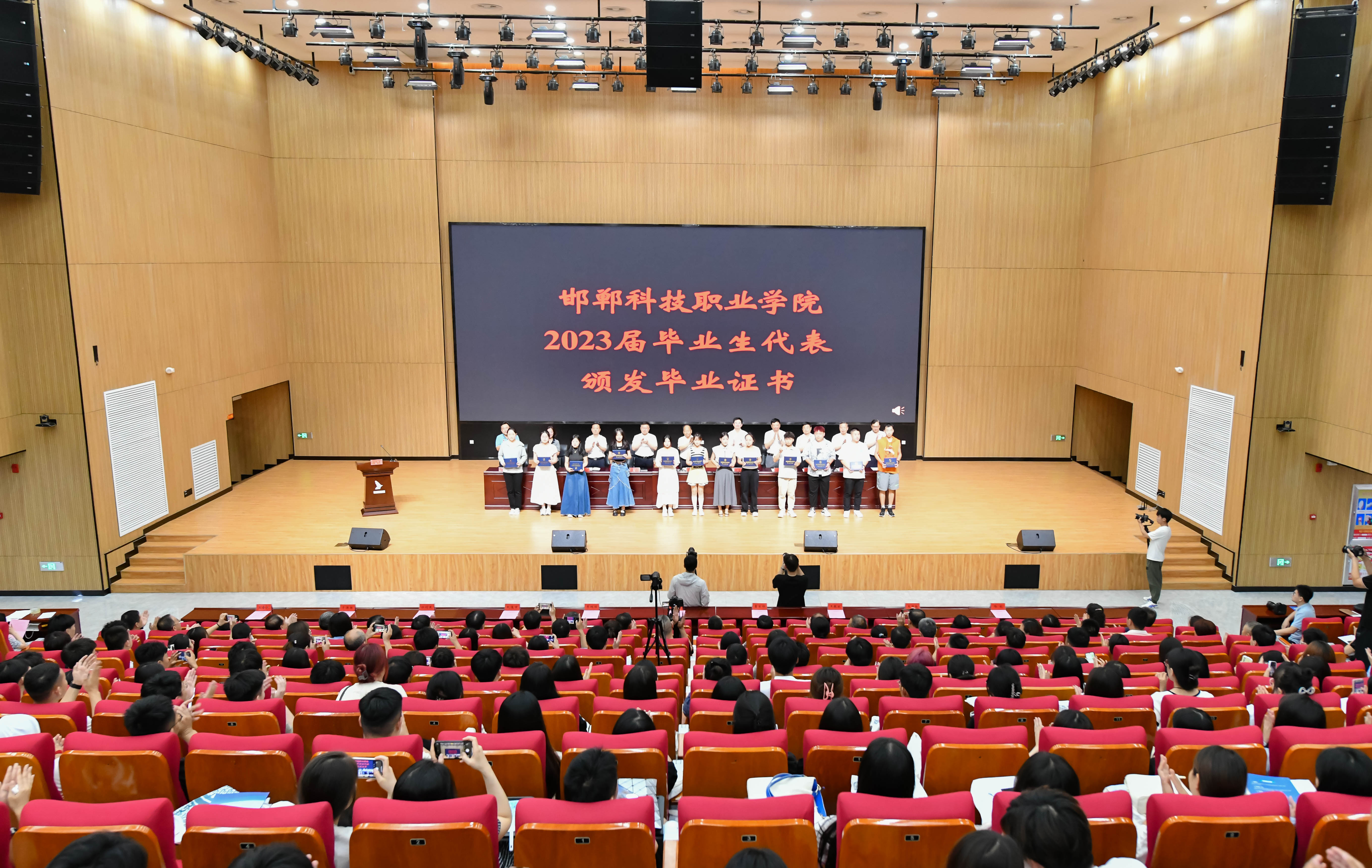 （原创）就业率超七成！邯郸科技职业学院迎来首届毕业生_fororder_2