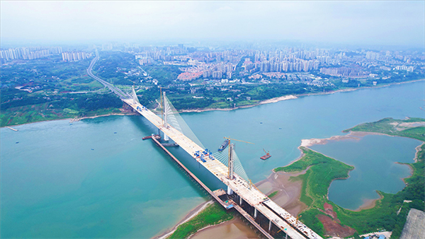 （张）世界在建最大公轨两用三塔斜拉桥——四川泸州长江六桥顺利合龙_fororder_大桥全景1