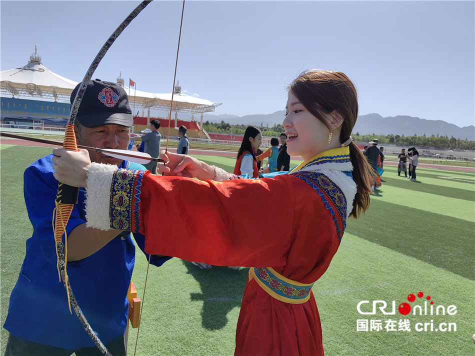 “丝路风采 如意甘肃”海峡两岸记者联合采访实录之四：在肃北感受蒙古族风情_fororder___172.100.100.3_temp_2_1_2_1_1_576673ac-8521-437b-a3ca-e840caf6e708