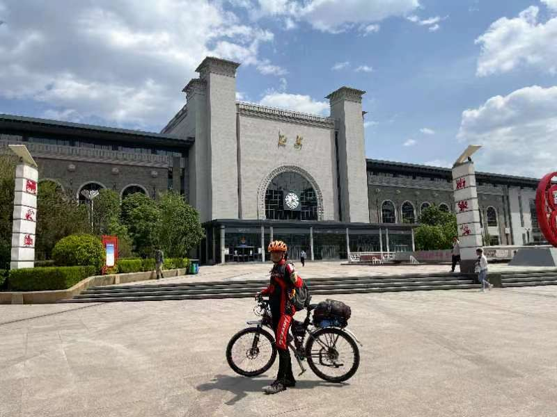 71岁退休老兵骑行长征路 45天由瑞金到延安_fororder_图片4
