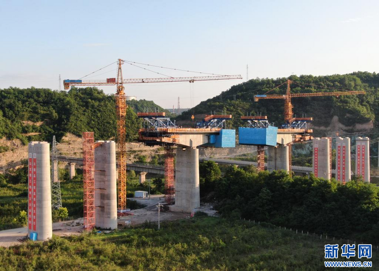西延高铁加紧建设