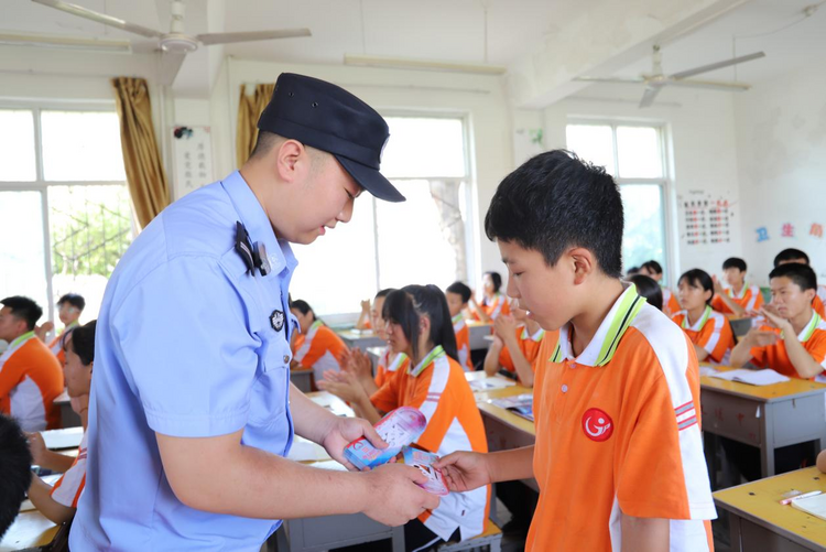 渭南市华州区：线上线下齐宣传 筑牢禁毒“防护网”_fororder_图片4