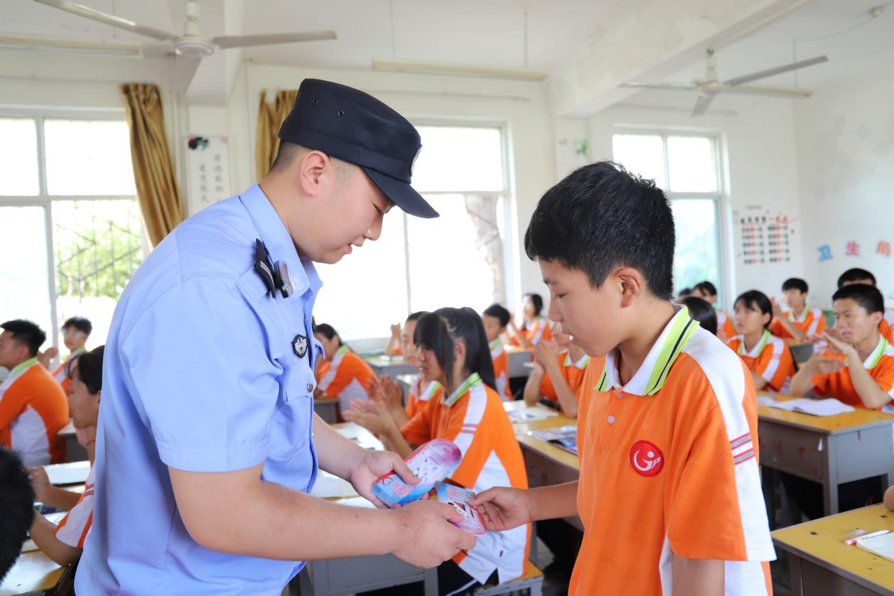 渭南市华州区：线上线下齐宣传 筑牢禁毒“防护网”_fororder_图片4