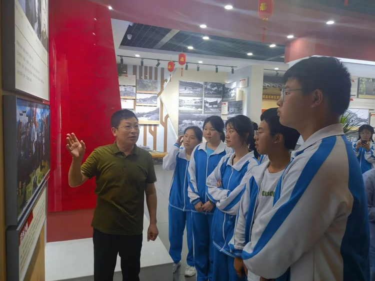 南昌八中：访古镇瓷都 在学思践悟中坚定“四个自信”_fororder_91