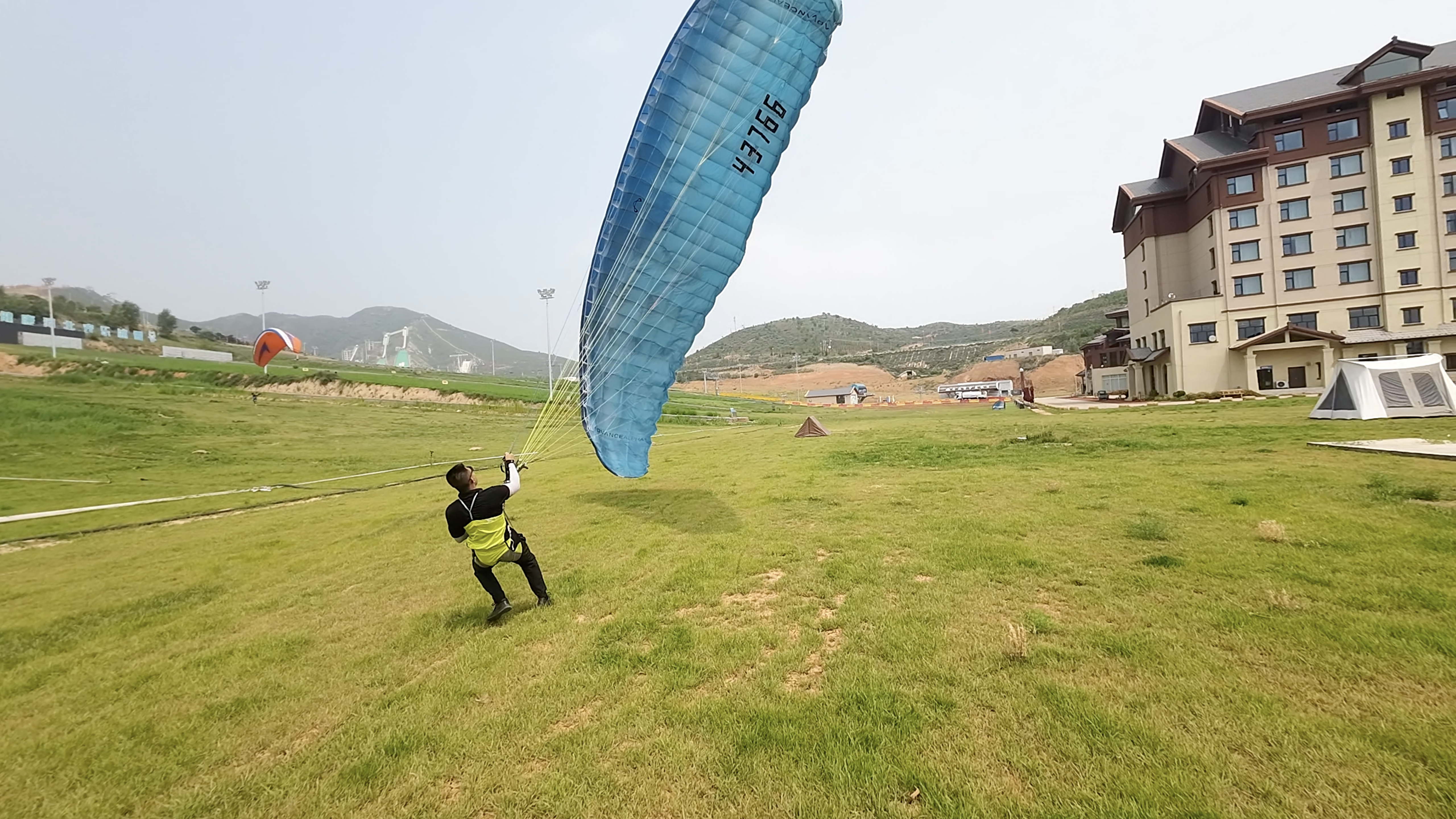 河北涞源：夏日经济走俏旅游市场_fororder_5