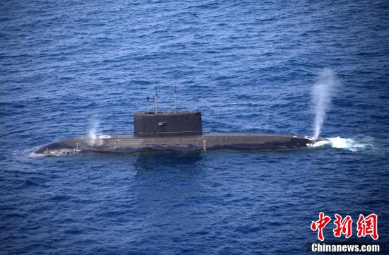 中央军委授予海军372潜艇荣誉称号命名大会举行