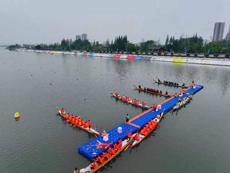 （张）竹里青神赛龙舟 五湖四海来聚首——2023年四川省“百舟竞渡龙舟赛”眉山青神会场活动开赛_fororder_龙舟赛现场 摄影 古良驹（1）