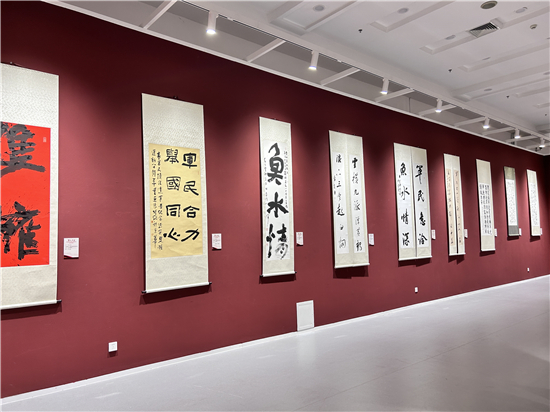 翰墨飘香鱼水情 纪念延安双拥运动80周年书画作品展在辽宁美术馆开幕_fororder_0730_9