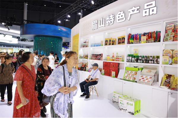 “仁寿果”首次亮相西博会 赢得众多消费者青睐_fororder_未标题-1