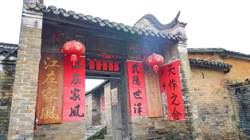 “云说壮美 钦州正当红”｜土耳其网红达人穿汉服打卡“广西楹联第一村”_fororder_图片3