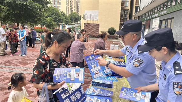 重庆大渡口公安开展“打击整治网络谣言宣传周”活动_fororder_图片1