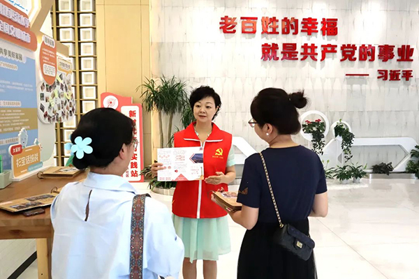 大运会火炬传递成都站第84棒，她来了！_fororder_陈岚-供图-成华区委宣传部_3_