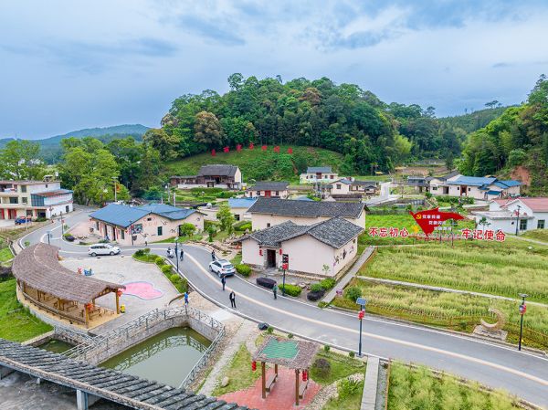 【大国新村：沿着总书记的足迹】福建长汀：从水浊山荒到水绿山青