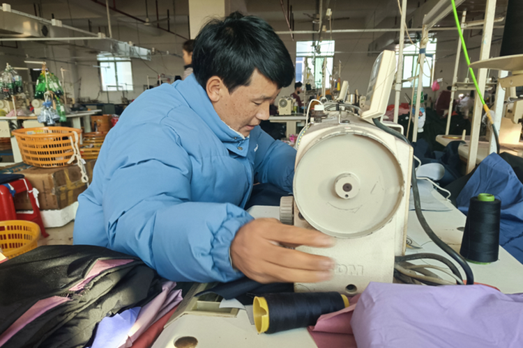 福建援藏工作周年回顾：聚焦重点特色领域 务实推进产业支援促进就业_fororder_rBABCmSneSWAV1pQAAAAAAAAAAA013.1080x811.750x564