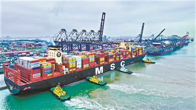 全球最大集装箱船首航广州港南沙港区_fororder_1