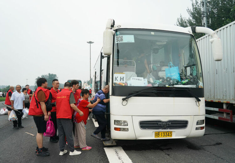 新华全媒+|全力救灾、妥善安置——直击华北暴雨灾害救援