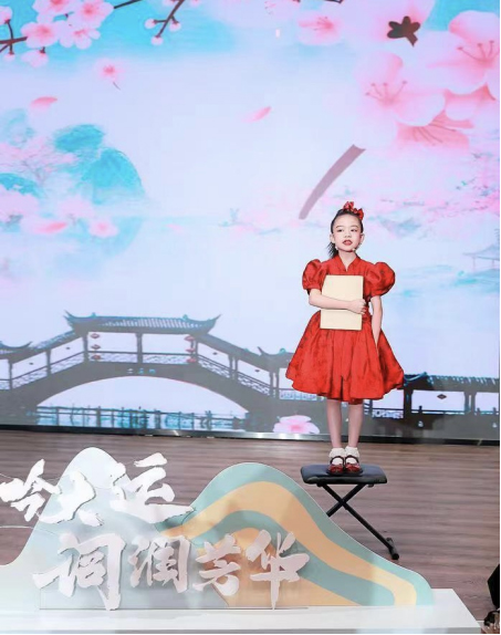 “诗吟大运 词润芳华”全国大学生迎“大运”诗词大会在成都金牛区举行_fororder_未标题-2