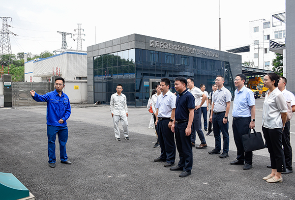 战高温 保供电 国网自贡供电公司多措并举迎峰度夏_fororder_3实地参观现场（摄影-赵丽）