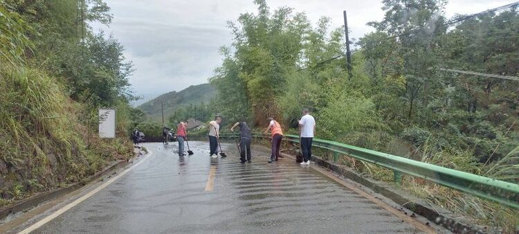 （张）四川什邡：“预”当先“实”托底 迎战暴雨护人民_fororder_e4f7aca079805c92869794fffdda4a5c_750