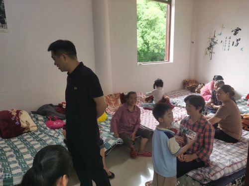 （张）四川什邡：“预”当先“实”托底 迎战暴雨护人民_fororder_e5025e123e49d9bbd97e4182e8351387_750
