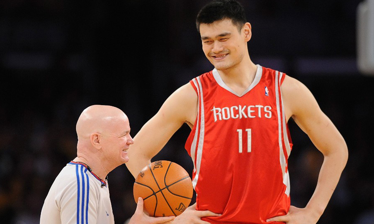 【名人堂姚明】:“中国红”在NBA赛场永飘扬