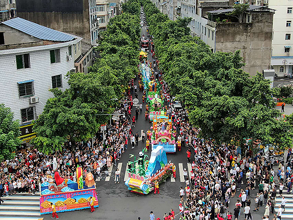 眉山洪雅“五月台会”拉开帷幕_fororder_台会现场热闹非凡-供图-洪雅县委宣传部