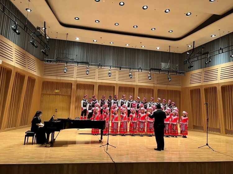 喜报！数字媒体与表演学院教师指导的吉利学院合唱团在国际A类赛事世界合唱节中斩获金奖