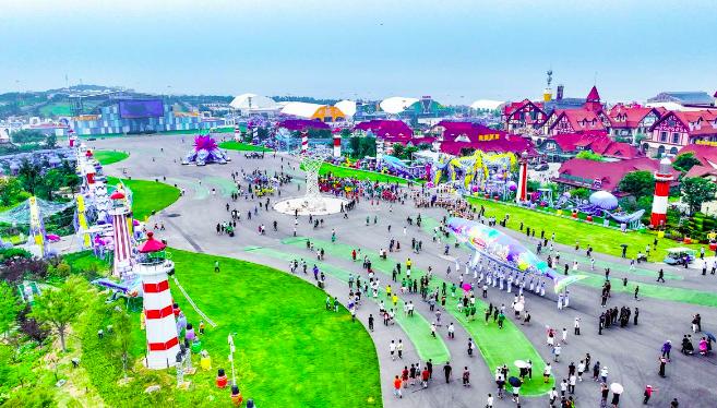 青岛西海岸新区金沙滩啤酒城开启为期24天“欢动”模式_fororder_图片1
