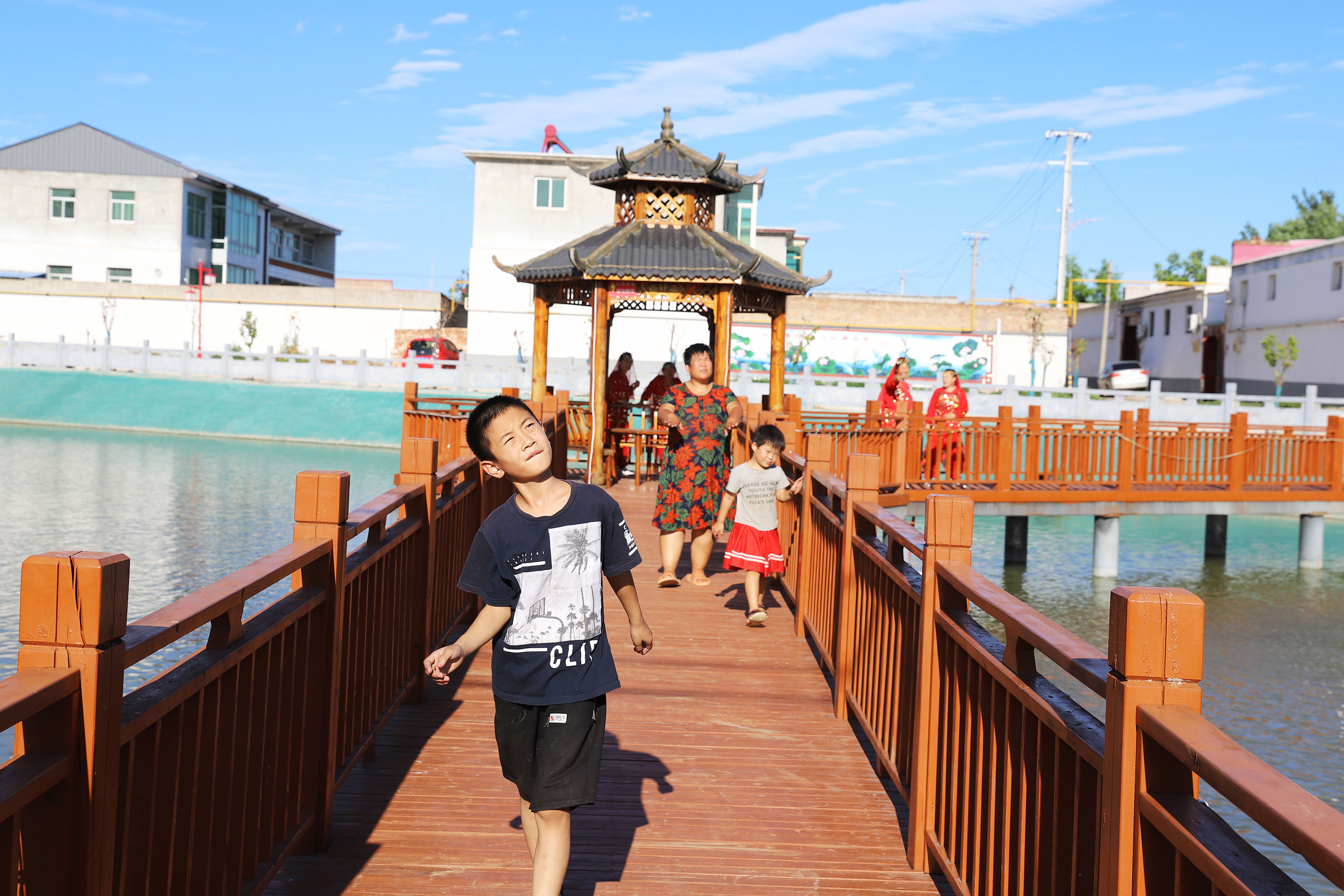河北涿州：整治废弃坑塘 建设美丽乡村_fororder_7