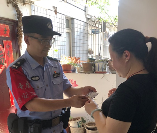 【原创】重庆大渡口：小小“警民联系卡” 搭起“便民连心桥”_fororder_微信图片_20230718163303