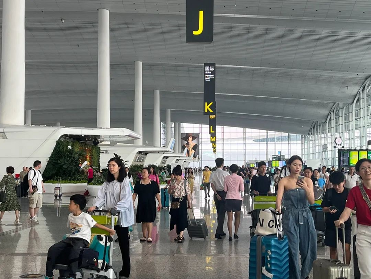 暑运前16天白云机场接送旅客311.4万人次_fororder_图片1