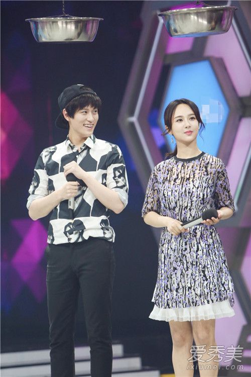 杨紫人气急升 穿得也越来越美了