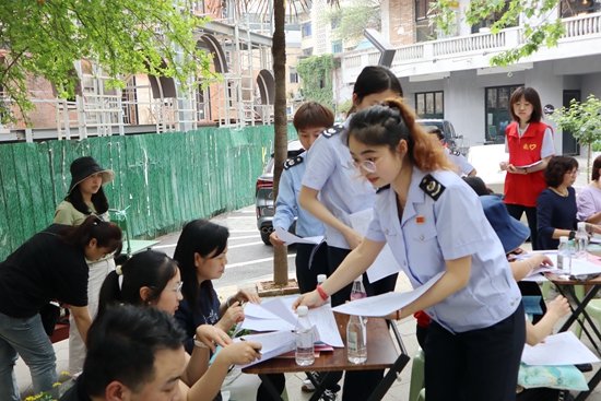 （供稿）贵州税务：碰撞市集“年轻态” 社保费宣助发展_fororder_税务2
