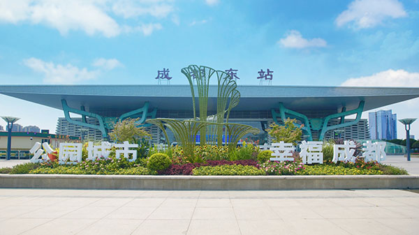 （转载）多图丨迎大运 13组生态雕塑亮相成都_fororder_NEWS_4E25190257D23020774BACEC0D7FDE61.JPG