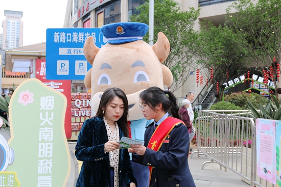 （供稿）贵州税务：碰撞市集“年轻态” 社保费宣助发展_fororder_税务1